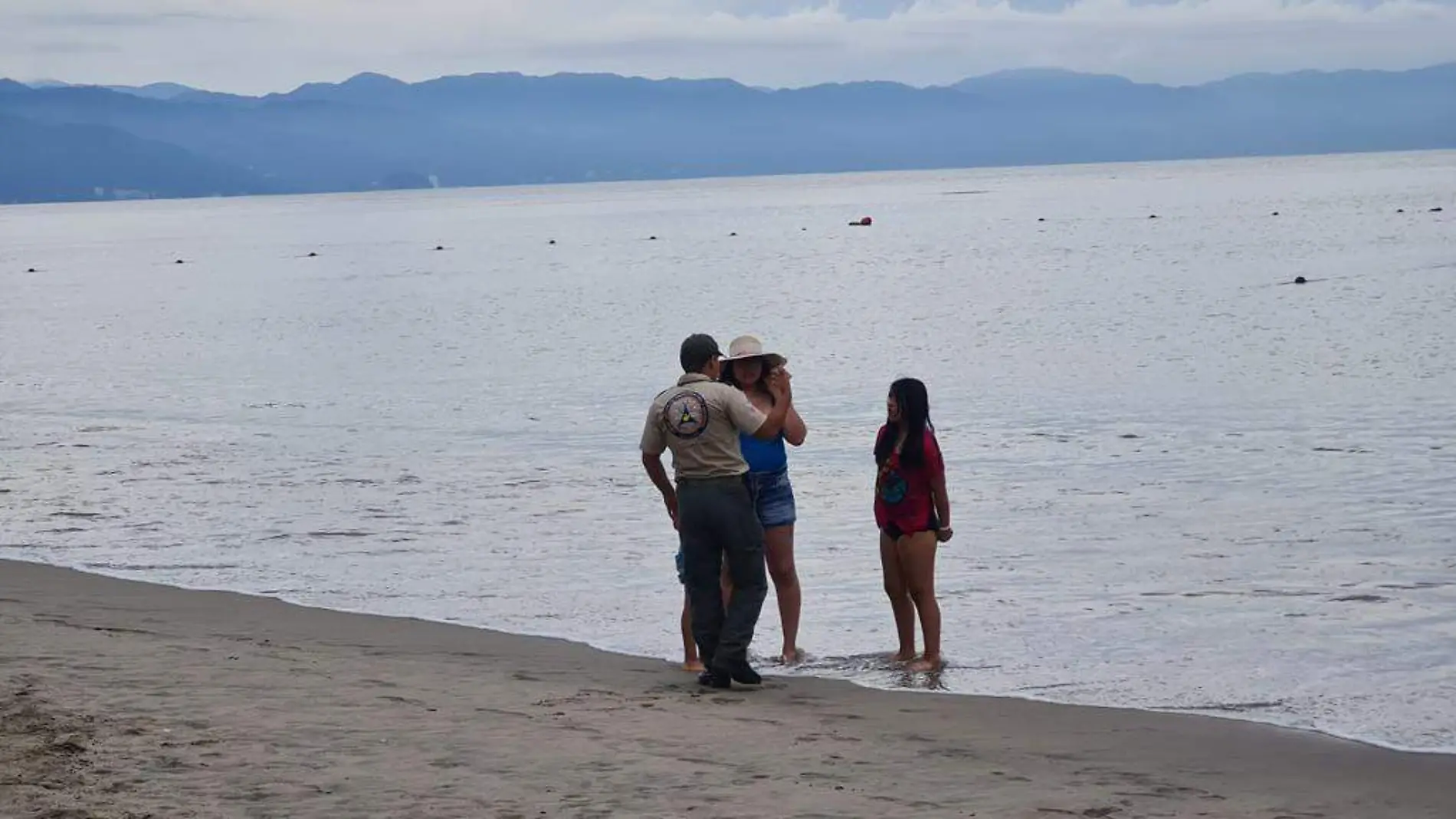 Protección Civil Jalisco realiza operativo en las playas por el paso del huracán Orlene